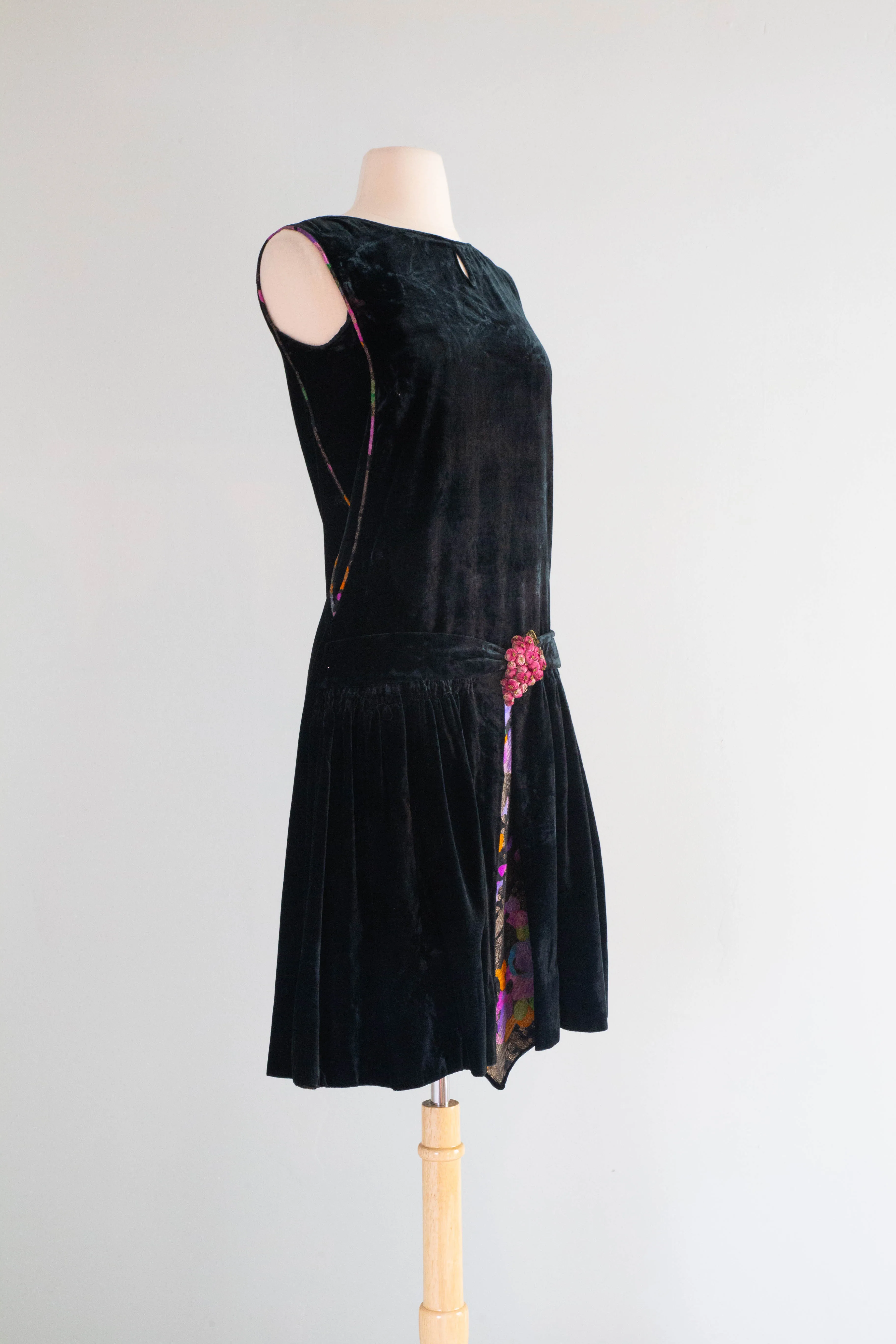 Beautiful 1920's Velvet Flapper Dress With Ribbon Work Grapes / Small