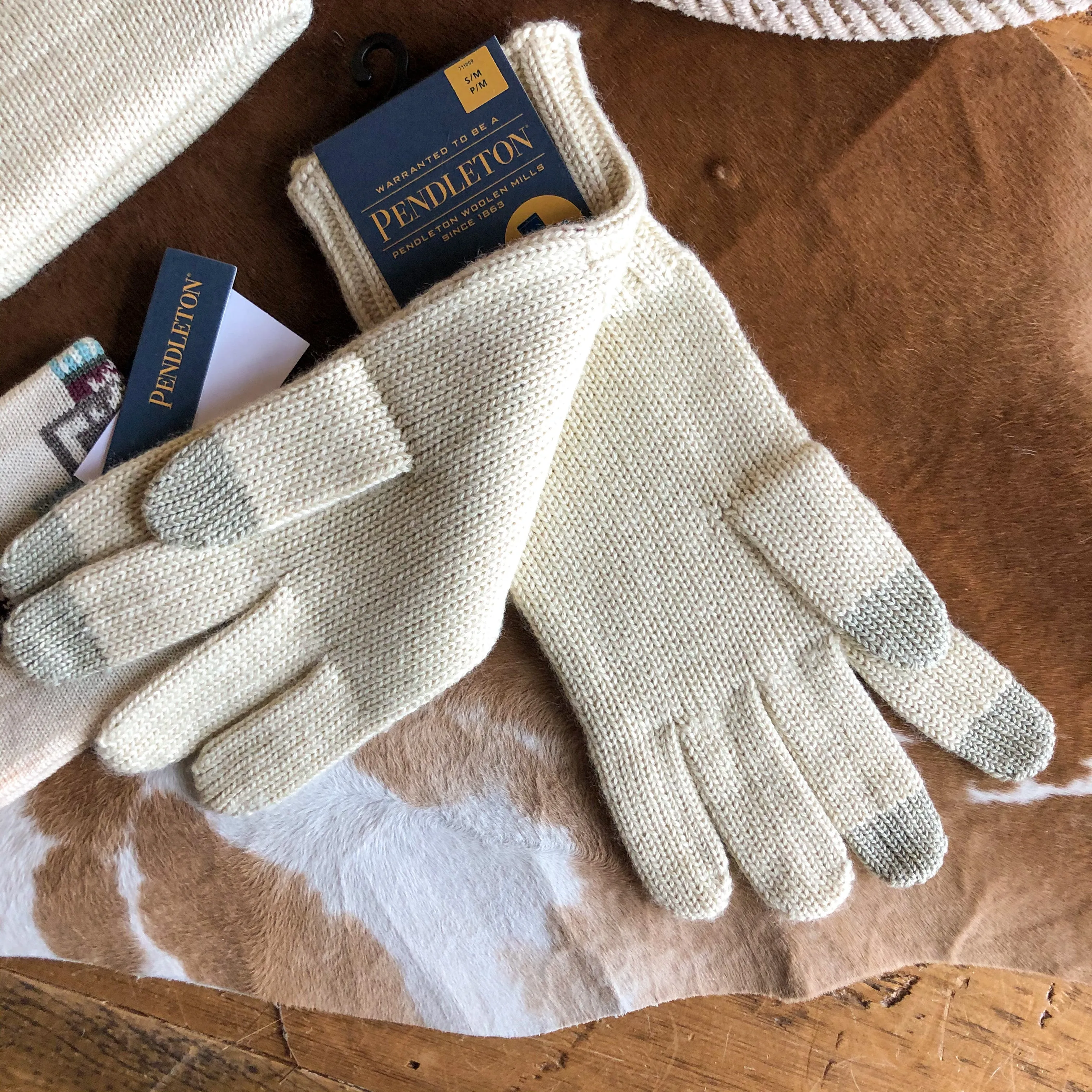 Chief Joseph Gloves {ivory}