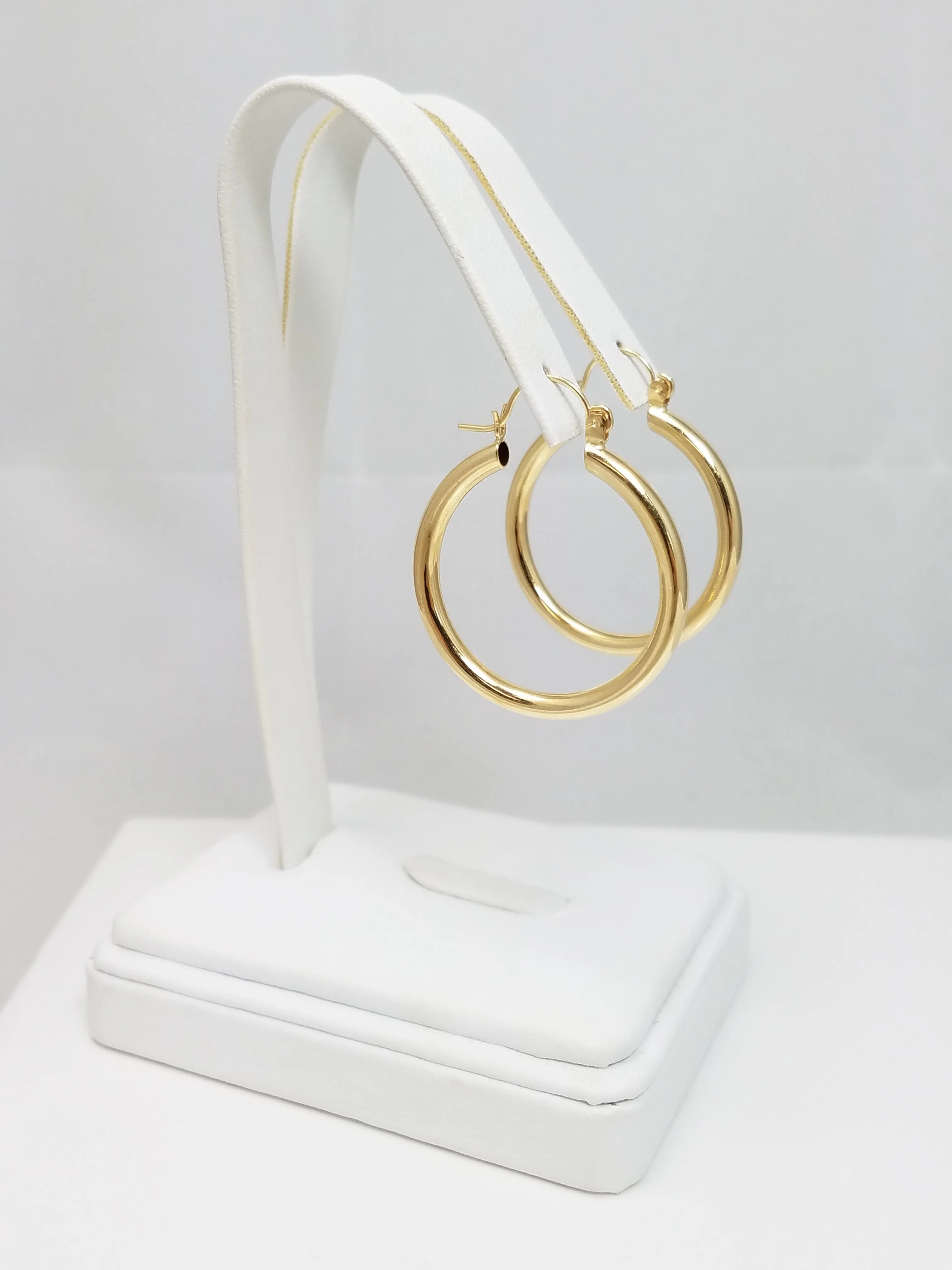 Classic 14k Yellow Gold Hollow Hoop Earrings