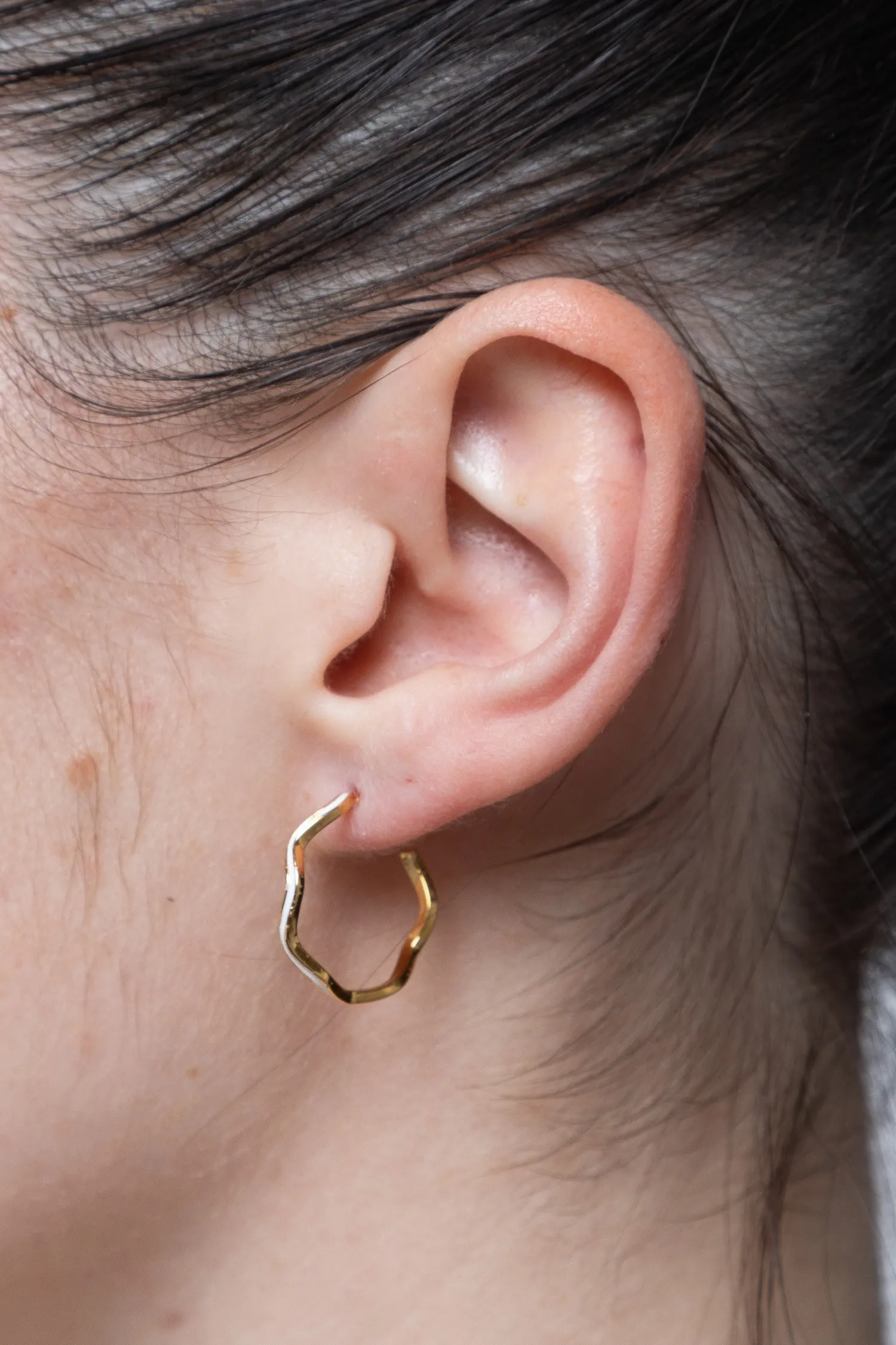 JWLWEH - Wavy Enameled Hoop Earrings